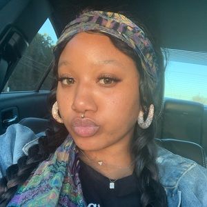 Meet your Posher, Jamesi